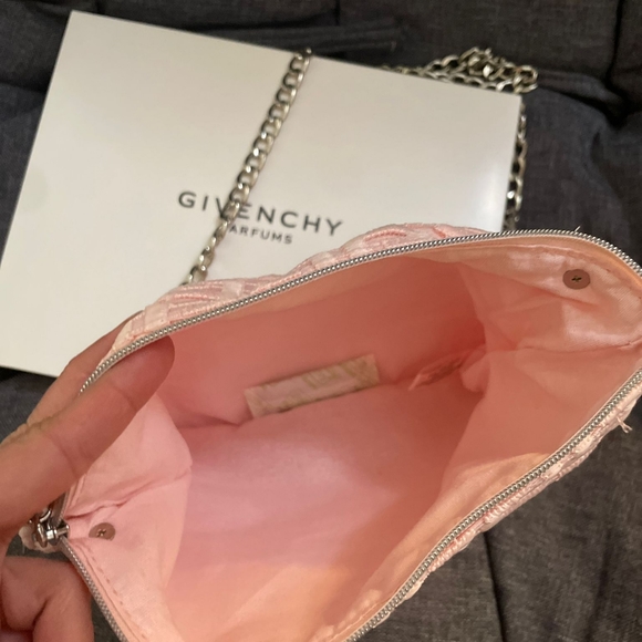 Givenchy - Picture 10 of 16